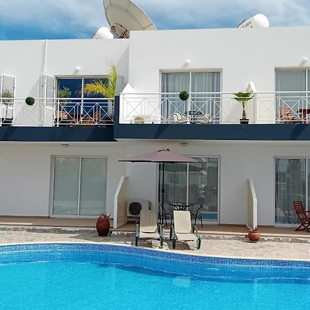 Kato Paphos Suites Bagian luar foto