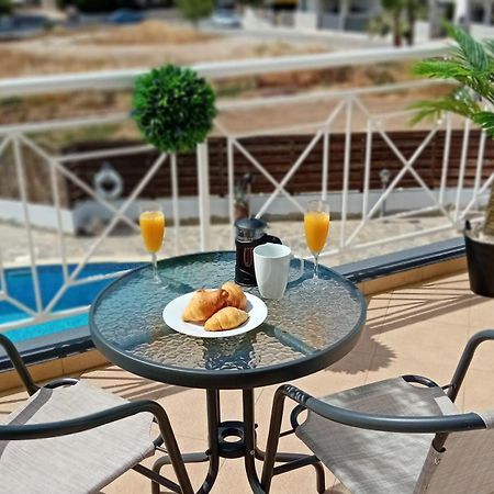 Kato Paphos Suites Bagian luar foto