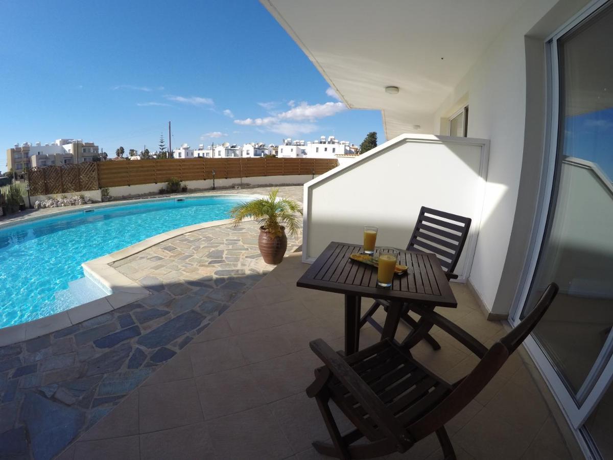 Kato Paphos Suites Bagian luar foto