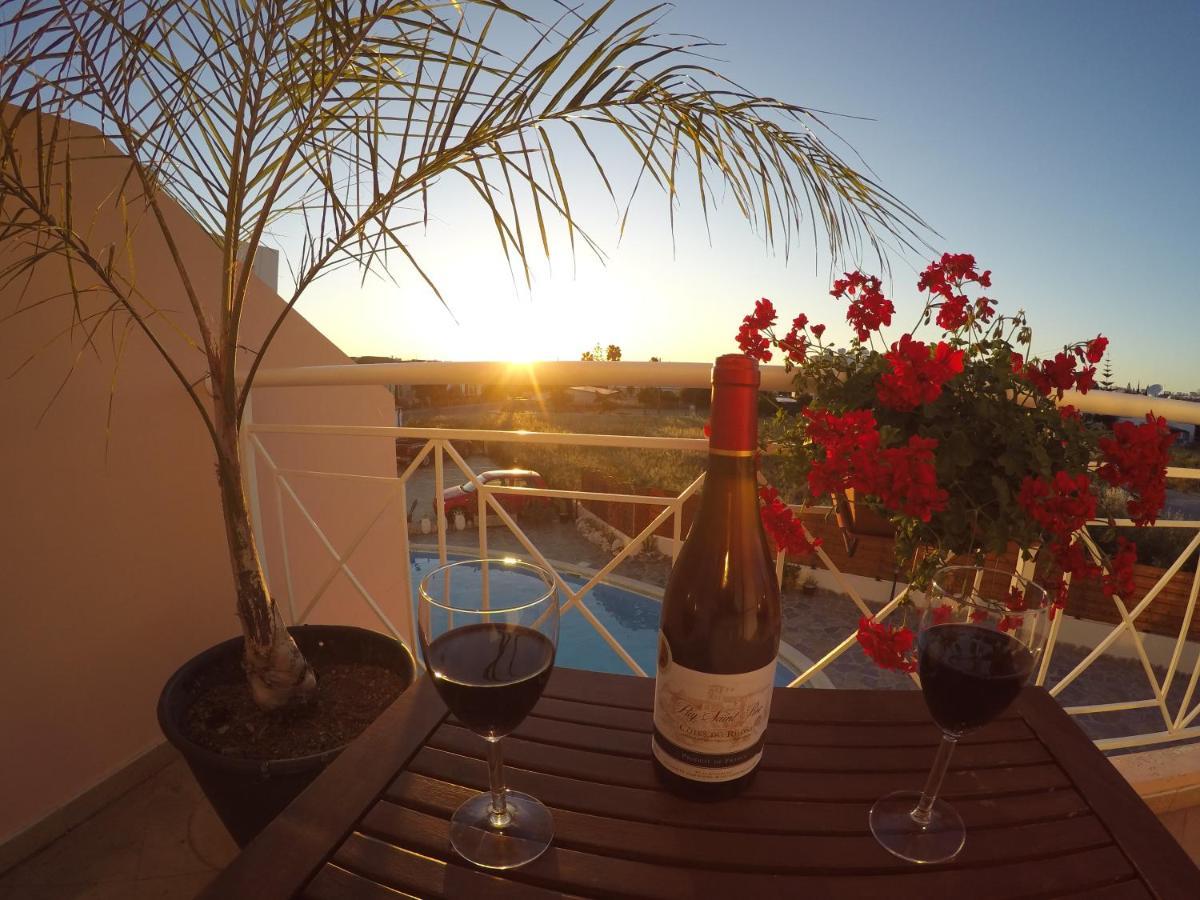 Kato Paphos Suites Bagian luar foto
