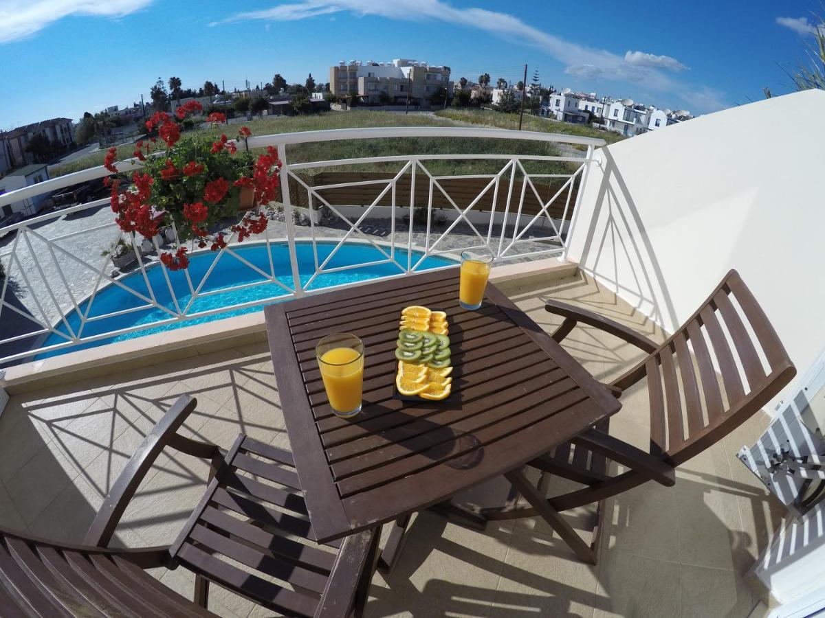 Kato Paphos Suites Bagian luar foto