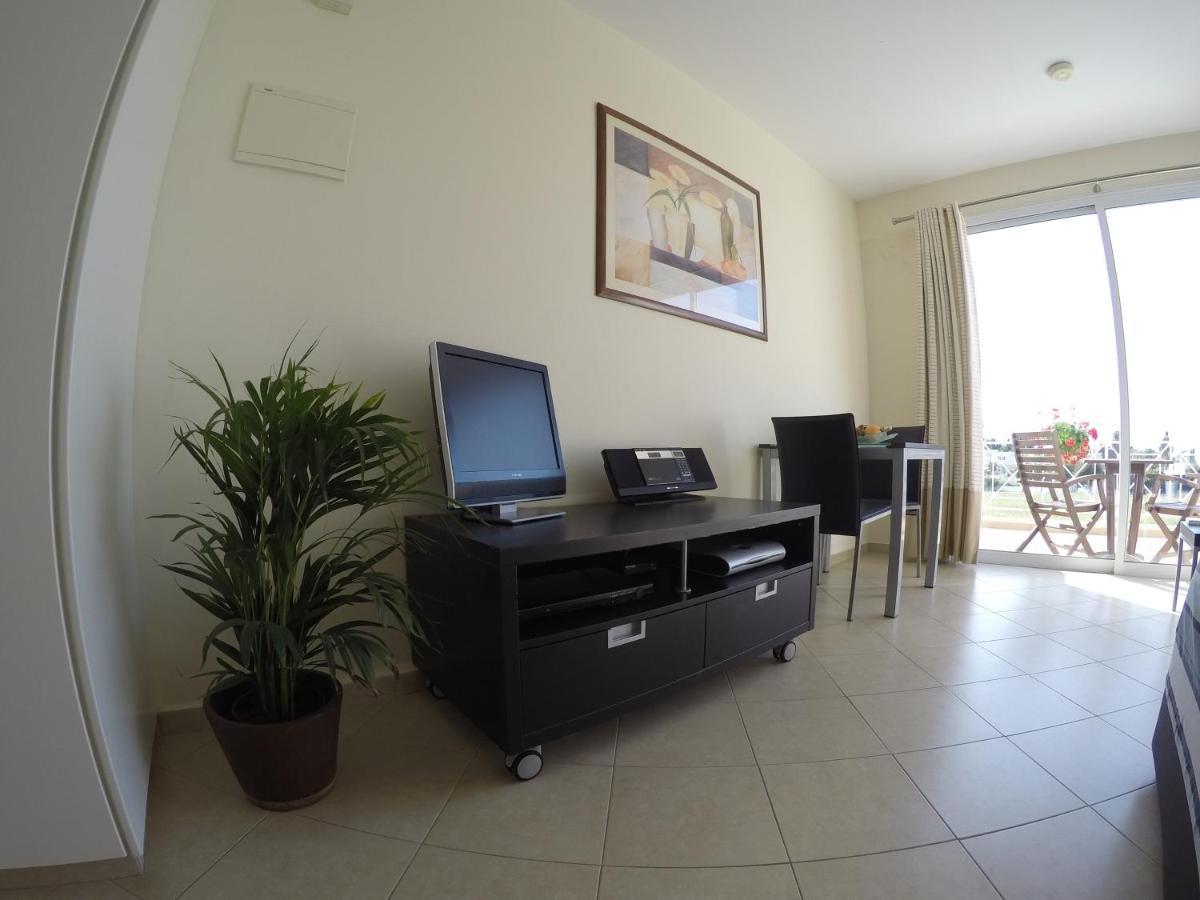 Kato Paphos Suites Bagian luar foto