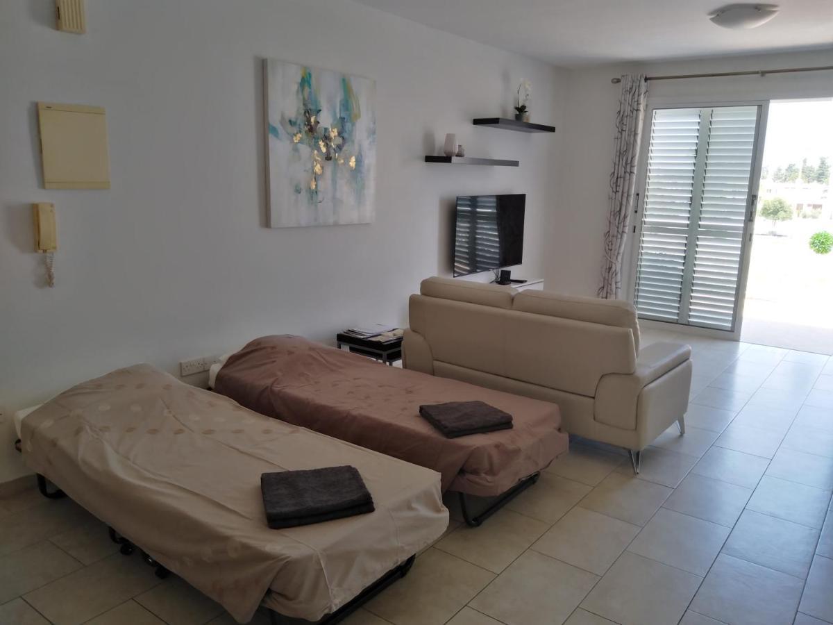 Kato Paphos Suites Bagian luar foto