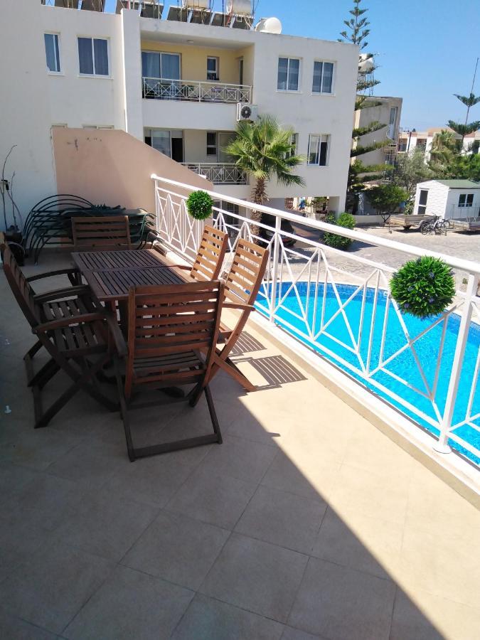 Kato Paphos Suites Bagian luar foto