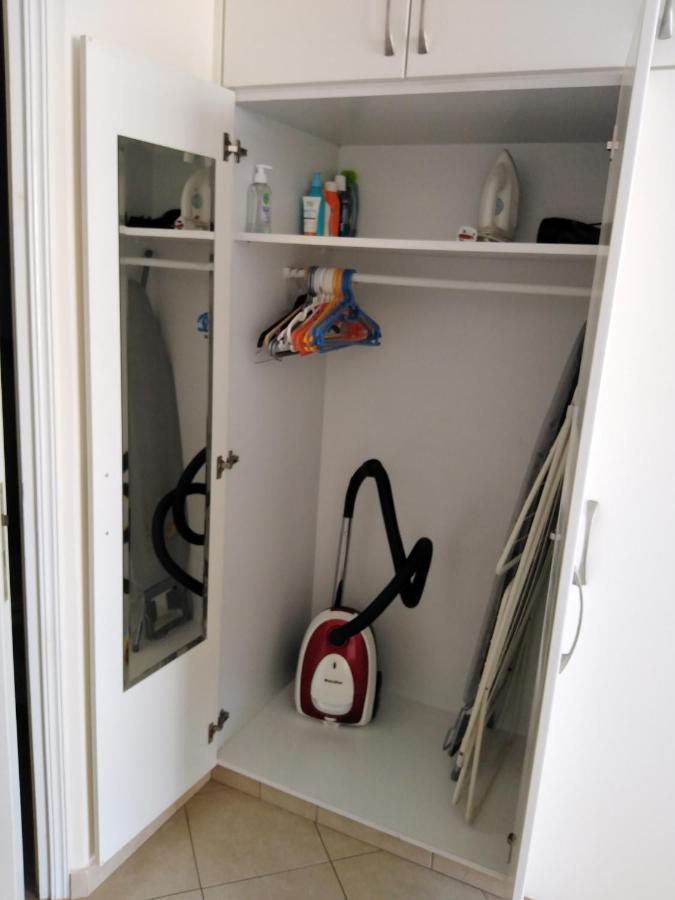 Kato Paphos Suites Bagian luar foto