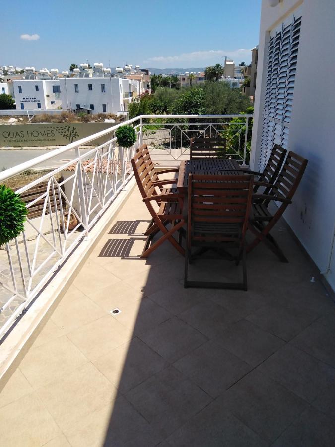 Kato Paphos Suites Bagian luar foto