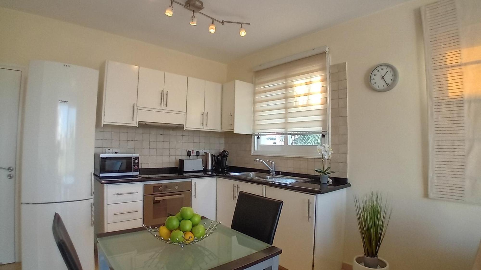 Kato Paphos Suites Bagian luar foto