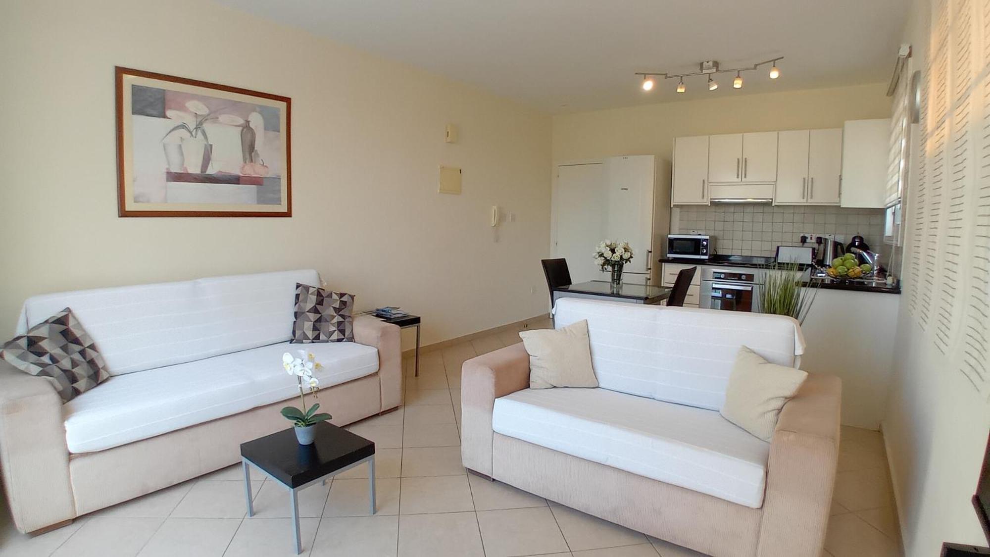 Kato Paphos Suites Bagian luar foto