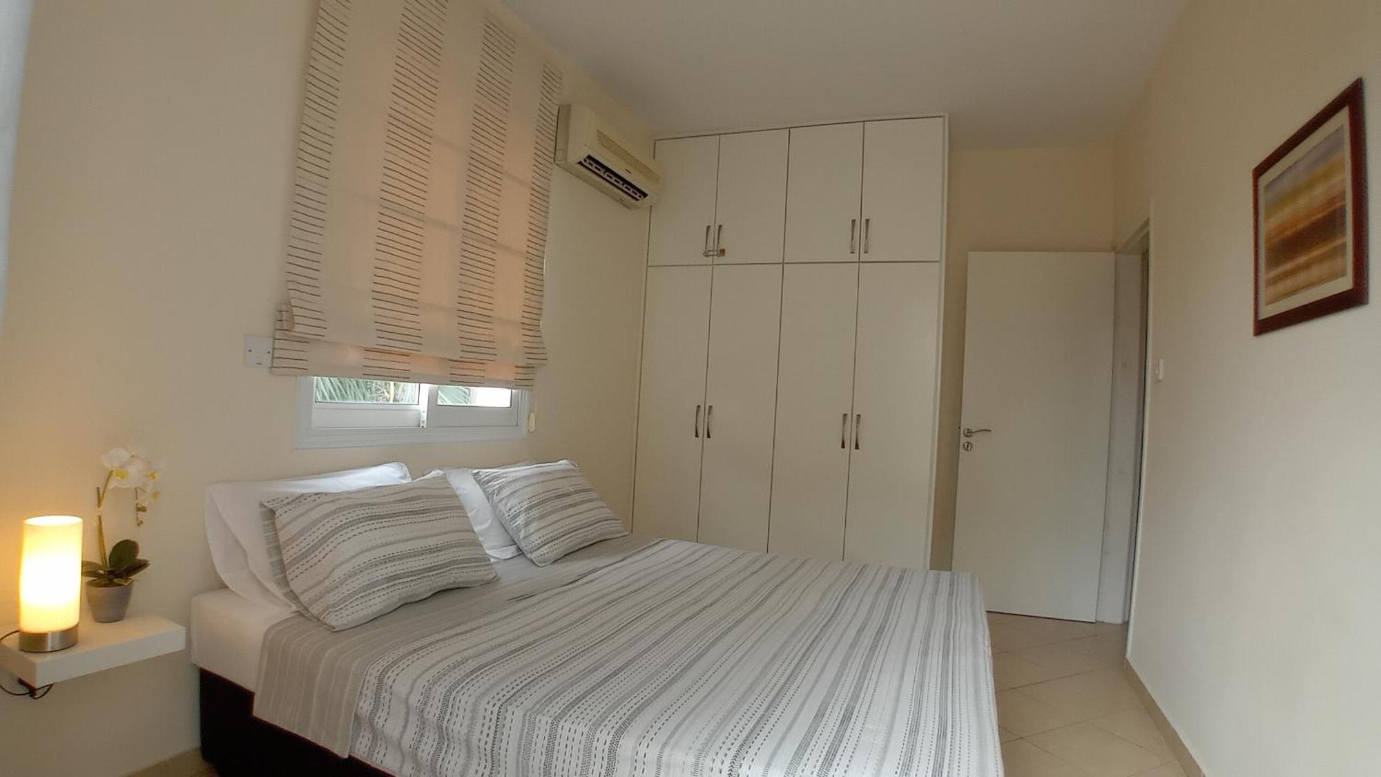 Kato Paphos Suites Bagian luar foto