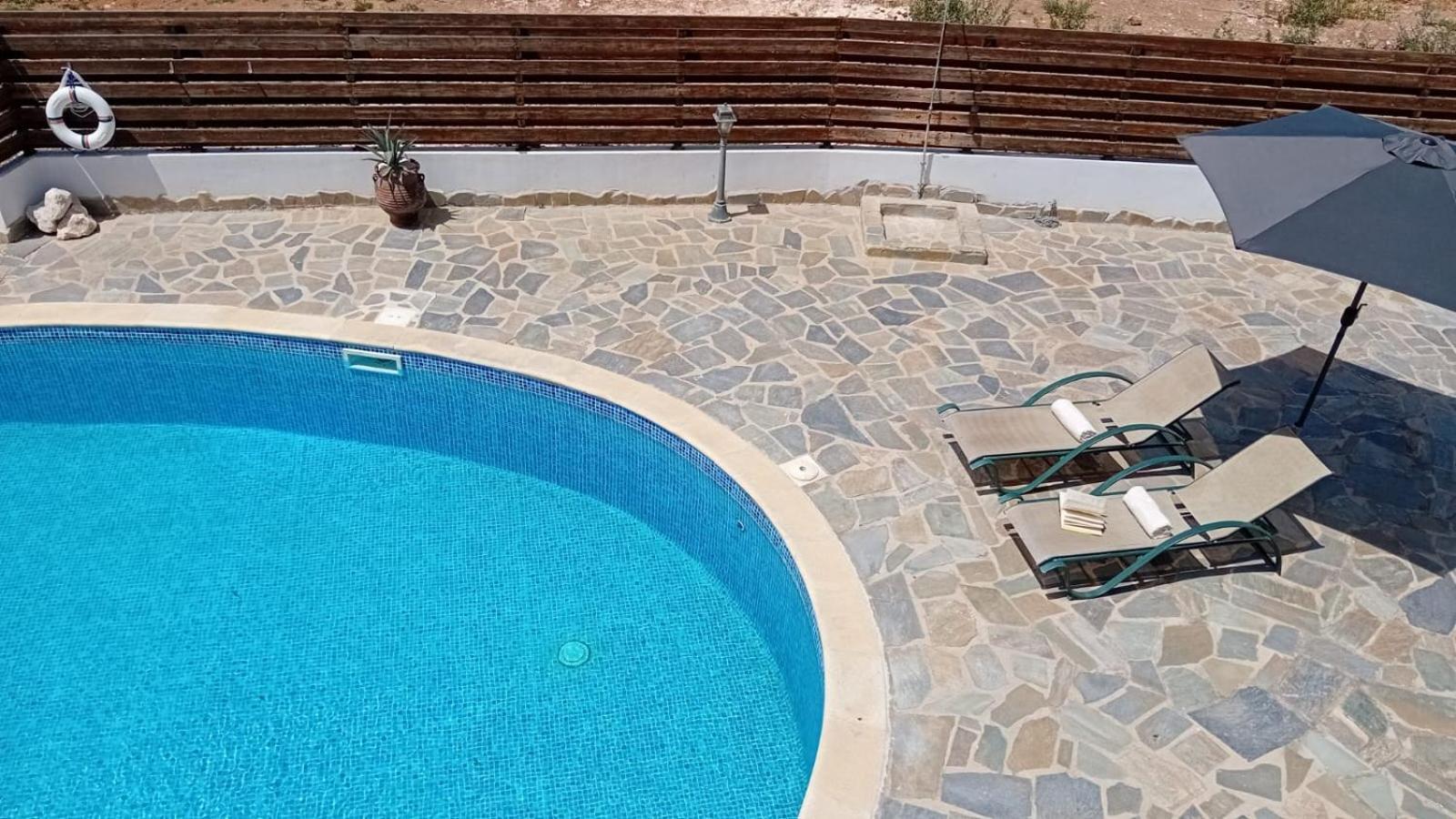 Kato Paphos Suites Bagian luar foto