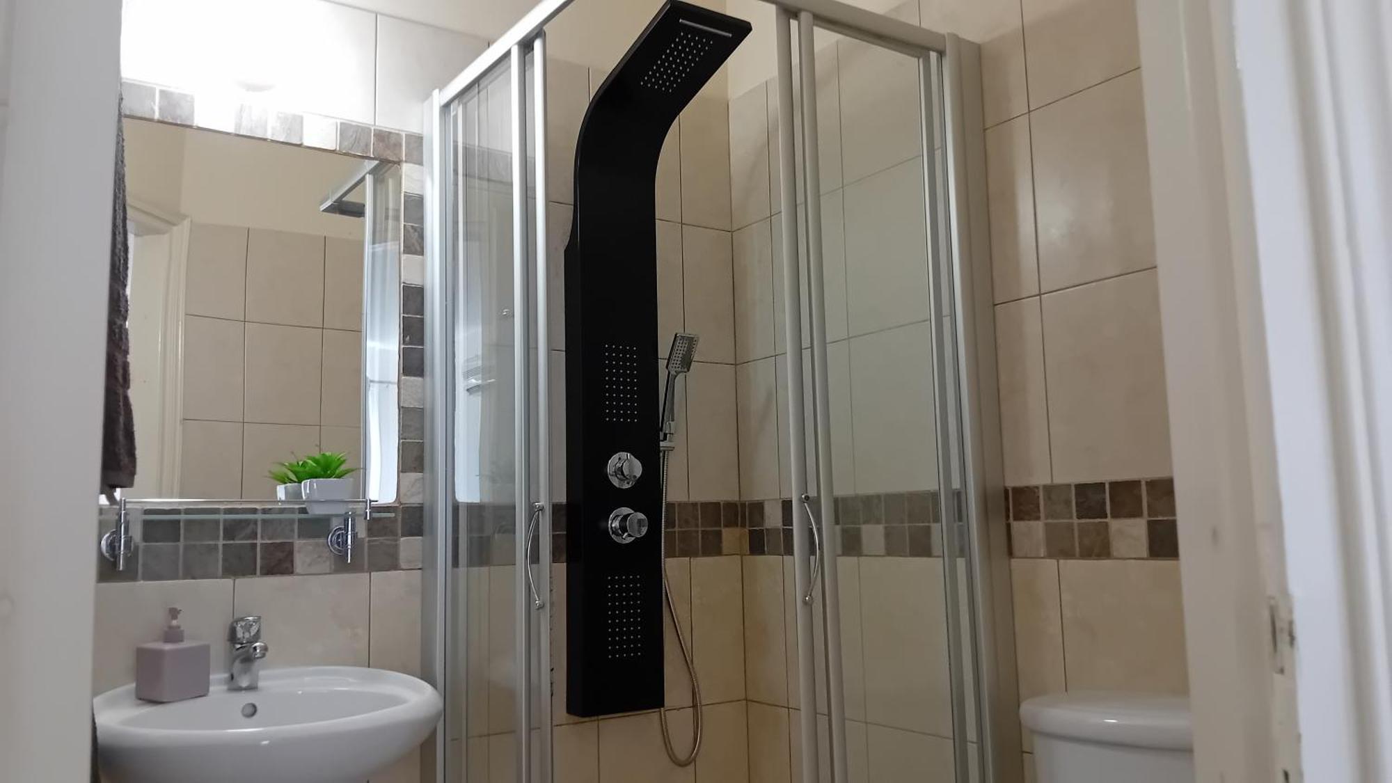 Kato Paphos Suites Bagian luar foto