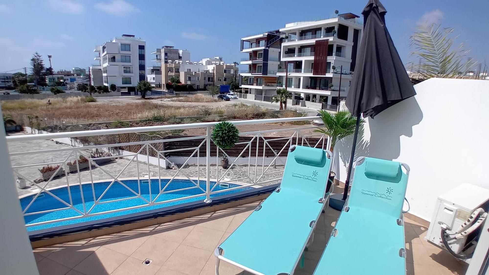 Kato Paphos Suites Bagian luar foto